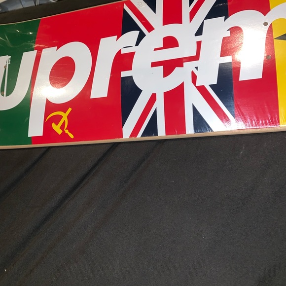 Supreme Flag skateboard - Picture 5 of 7